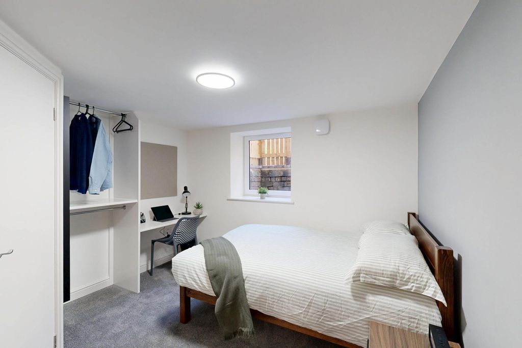 Property photo 2 of 16 A Bright And Tidy Bedroom Featuring A Comfortable ...