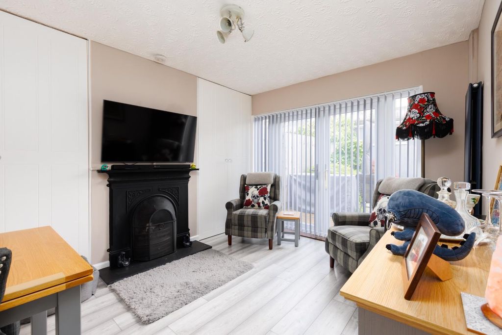 Property photo 3 of 20 26 Hillsborough Road-20.Jpg