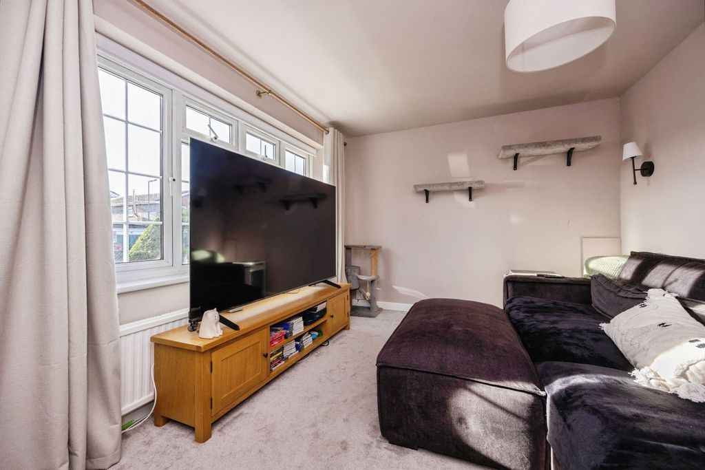 Property photo 2 of 20