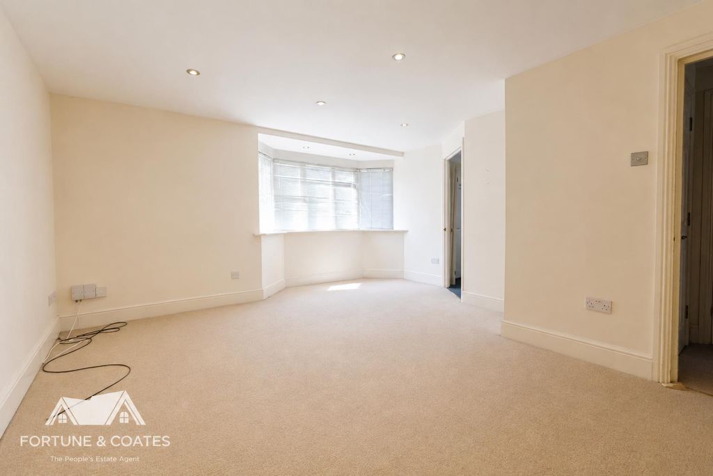 Property photo 2 of 9 Da352E83-4A29-4160-Be29-F0Fbf2d11Bd1.Png