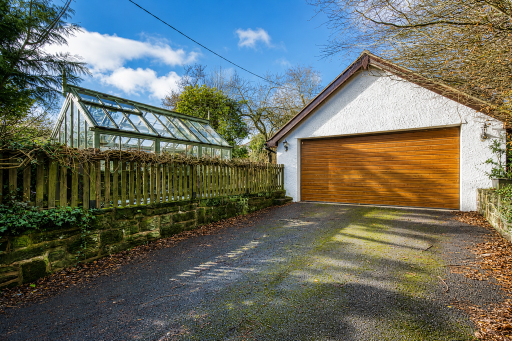 Property photo 2 of 29