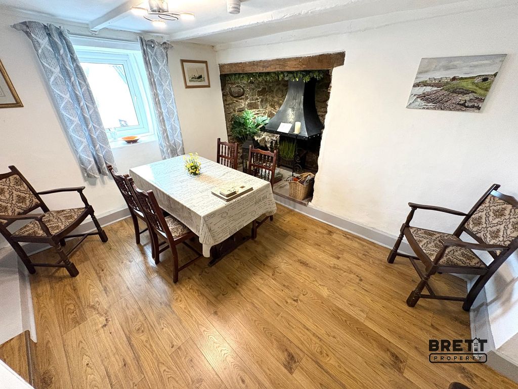 Property photo 3 of 10 Dining Room