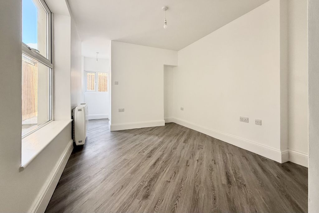 Property photo 3 of 10 2