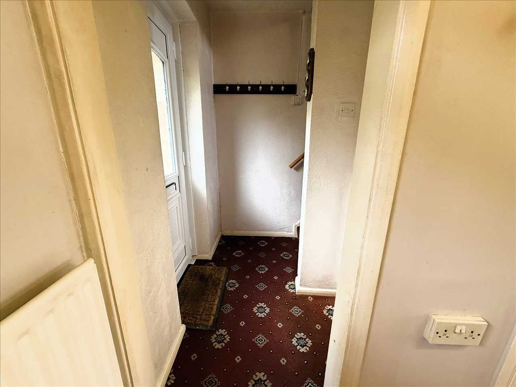 Property photo 3 of 20 Entrance Hall