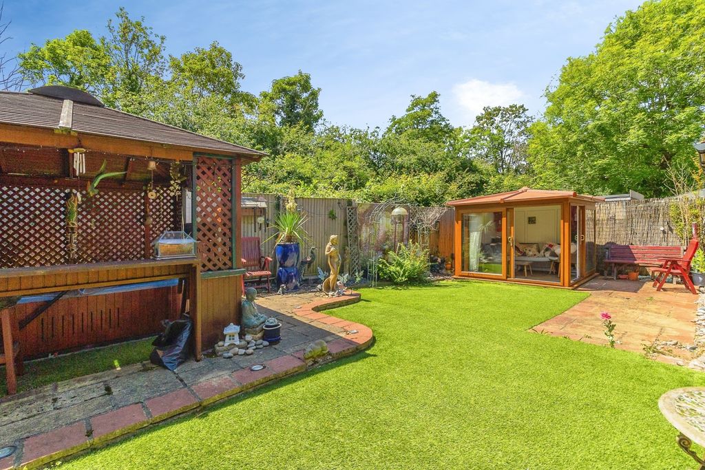 Property photo 3 of 20 Pbox-Img.Jpg