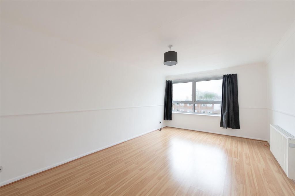 Property photo 3 of 7 Heathdene 3.Jpg