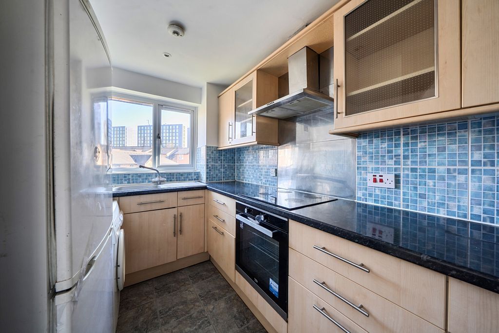 Property photo 3 of 12 1439328-10-69d52E...