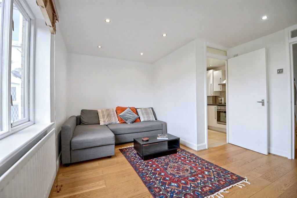 Property photo 2 of 8