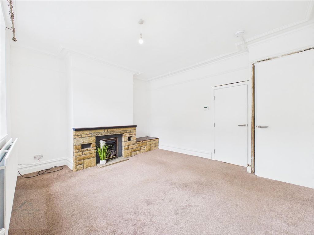 Property photo 3 of 16 Living Room