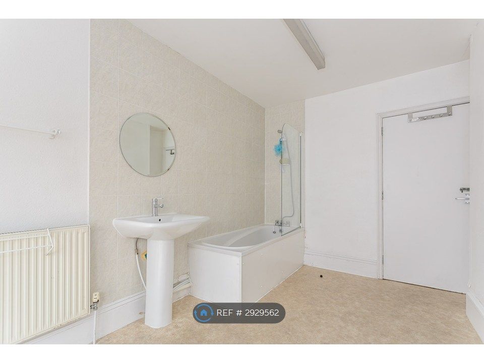 Property photo 2 of 7 Bathroom