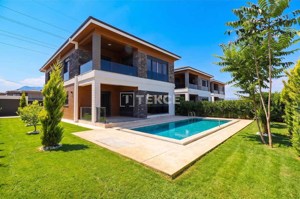 Property photo 1 of 32