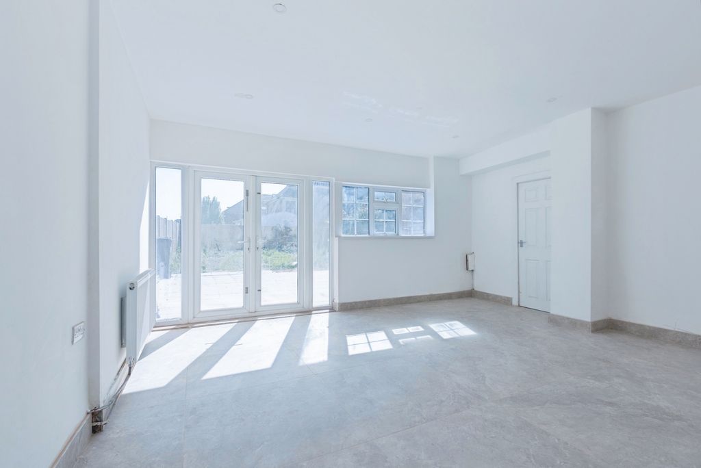Property photo 2 of 16 Reception Room