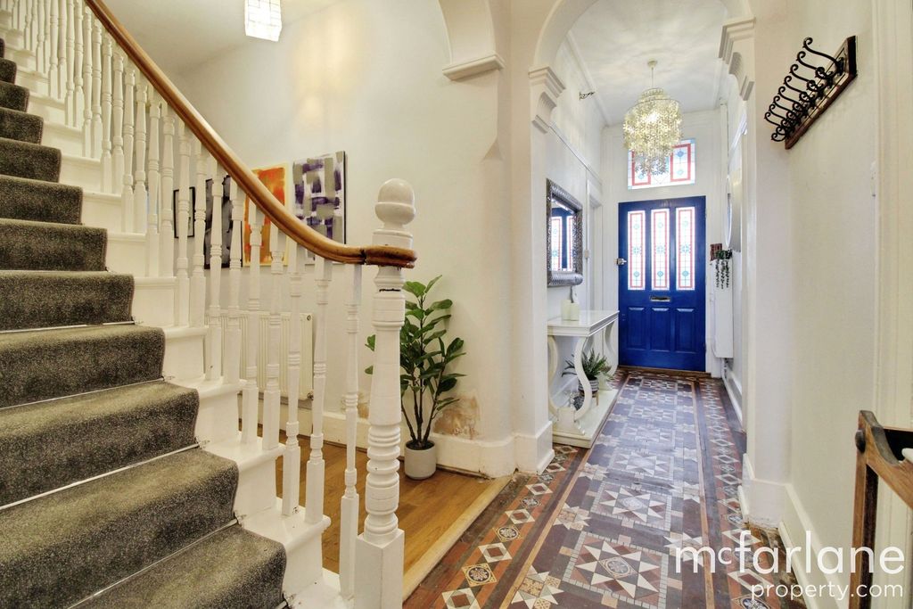 Property photo 2 of 27