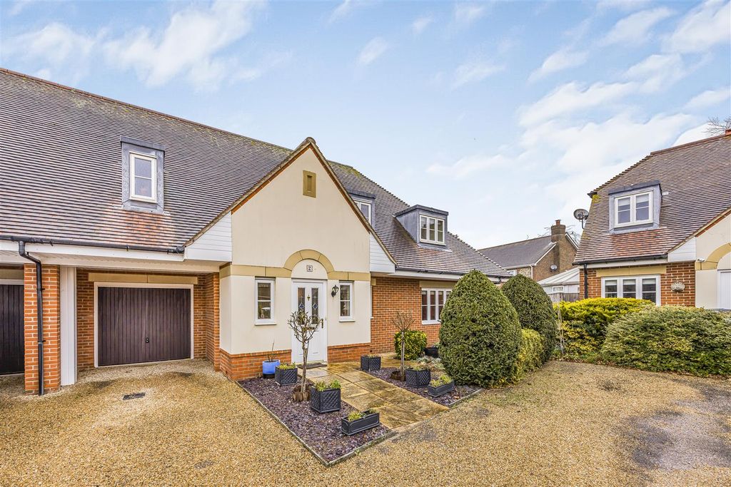 Property photo 1 of 34 2 Clarendon Close, Denmead-Porticomarketing-Nexa-5