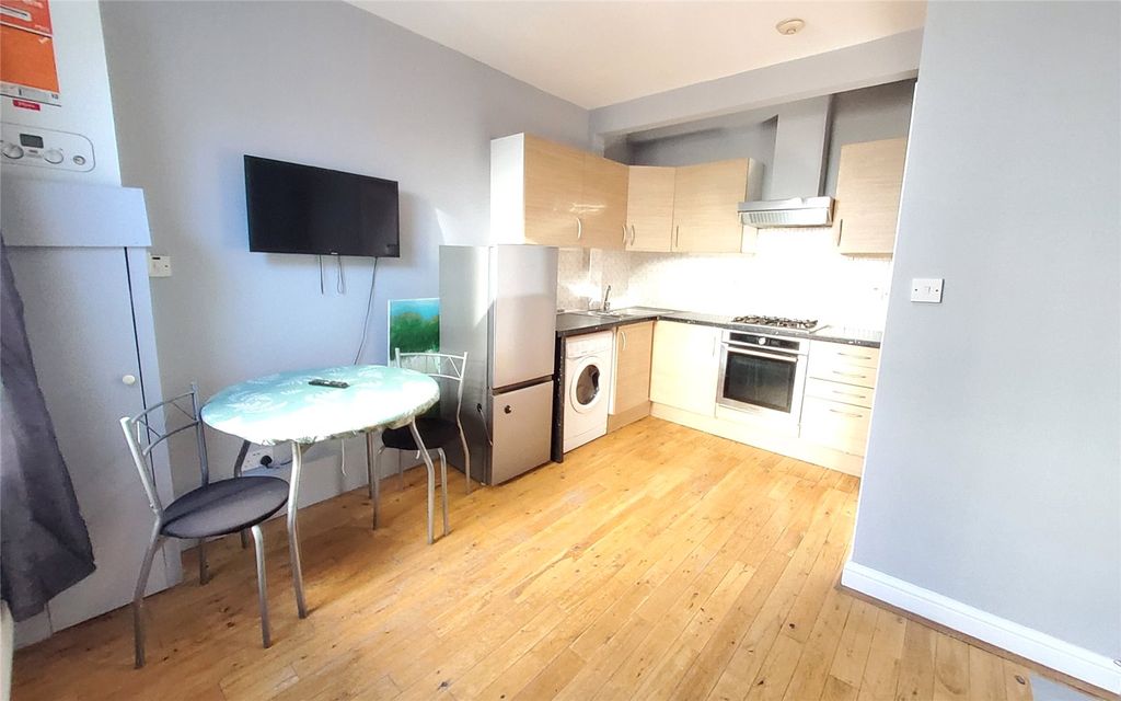 Property photo 2 of 9 Picture No. 17