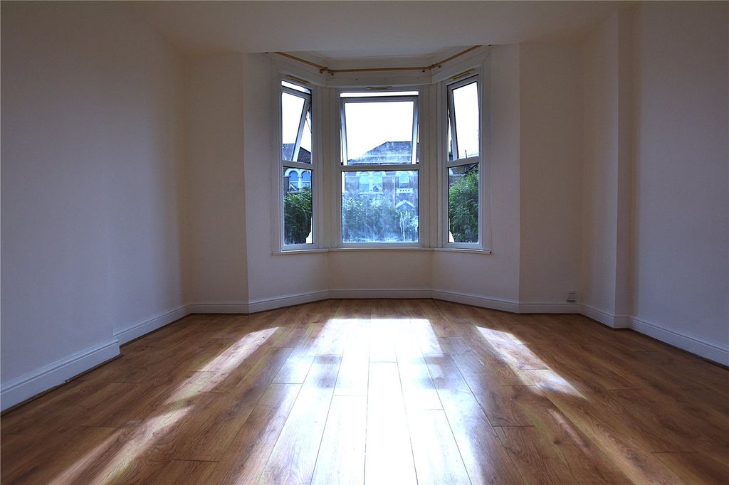 Property photo 1 of 18 Picture No. 15