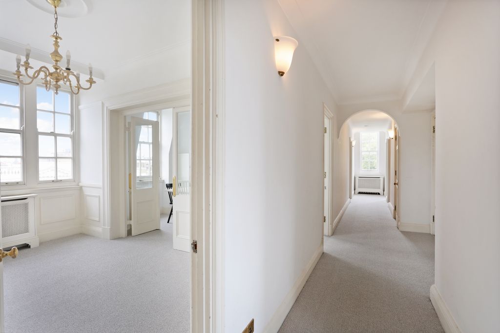 Property photo 2 of 11 Flat 7, Westminster