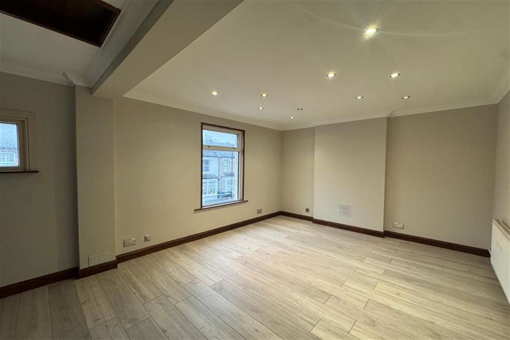 Property photo 1 of 12 (Main)