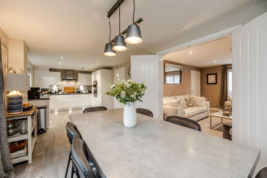 Property photo 3 of 38 28Whiteadmiralplacenewcastlegreatparkne139Ej-12