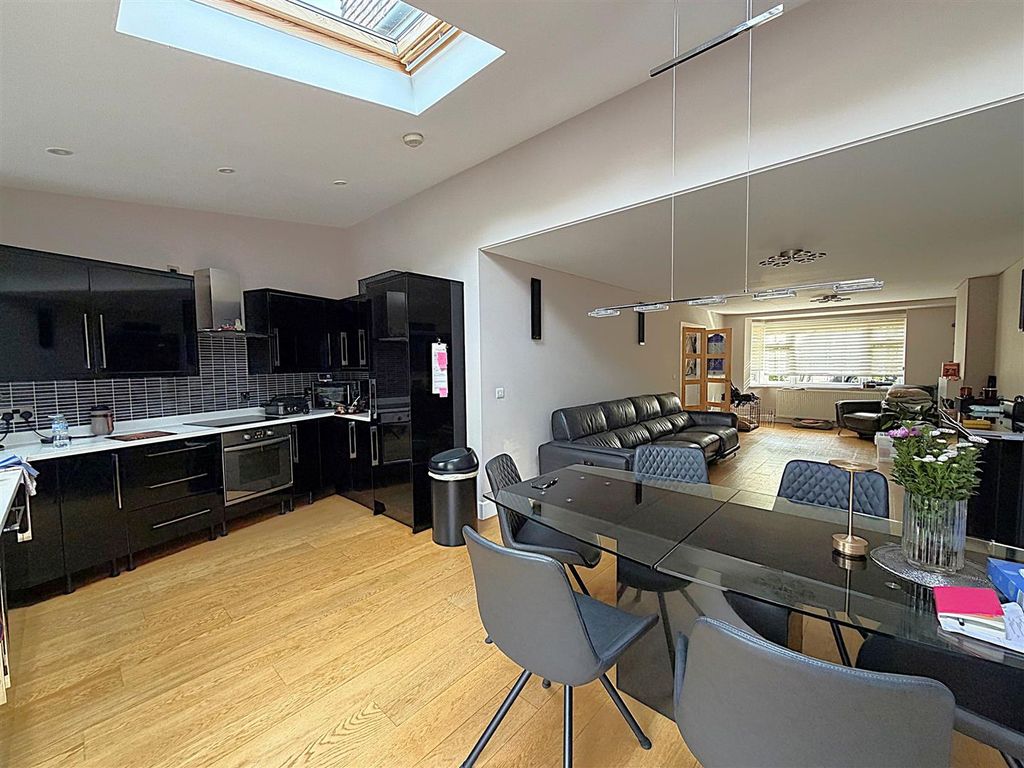 Property photo 2 of 13 6.Jpg