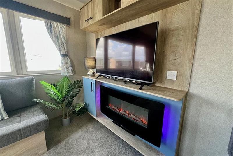 Property photo 3 of 8 007701 2 20260215 00.Jpeg