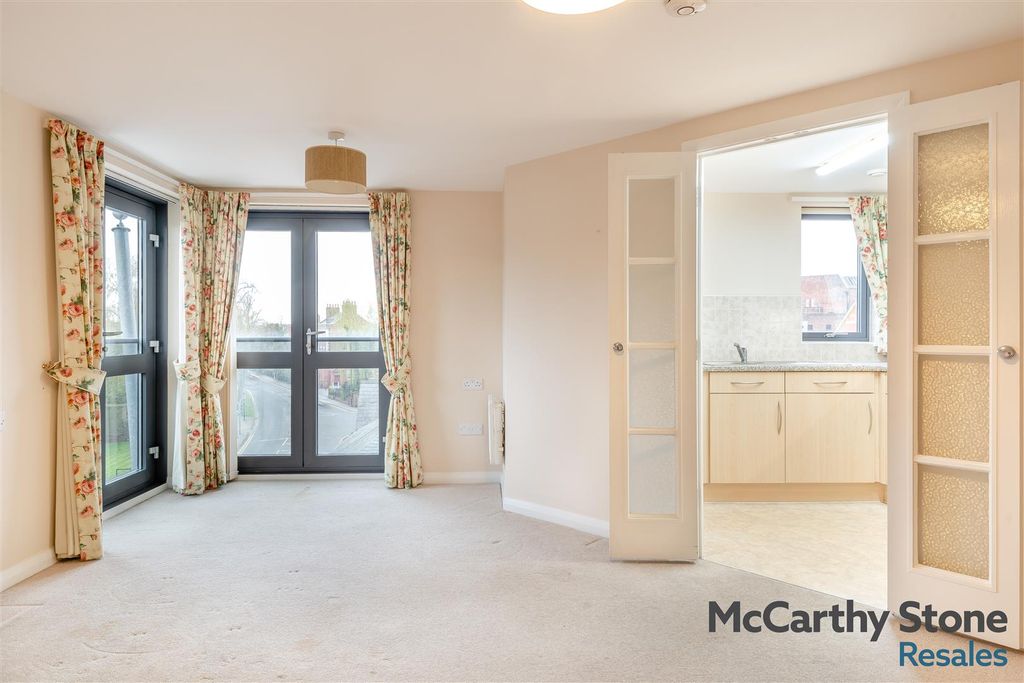 Property photo 2 of 37 8685205-Interior07.Jpg