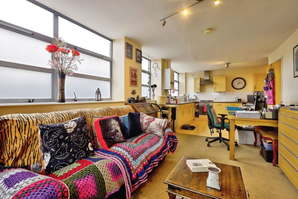 Property photo 2 of 17 Open Plan