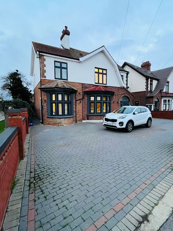Property photo 3 of 32