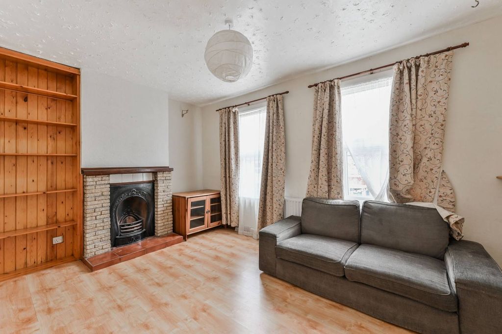 Property photo 2 of 9