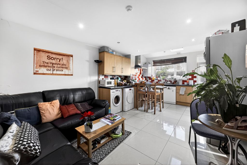 Property photo 3 of 20 Kitchen/Diner