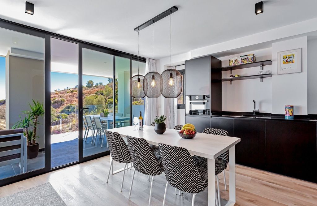 Property photo 2 of 16 Photo 1