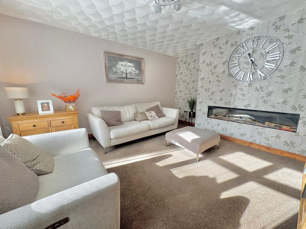 Property photo 3 of 21 c89B6505-2051-4667-8F23-6487602438Da