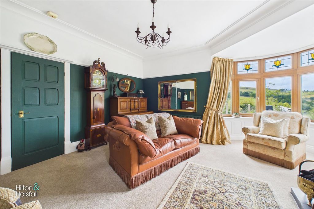 Property photo 3 of 34 Oakbank