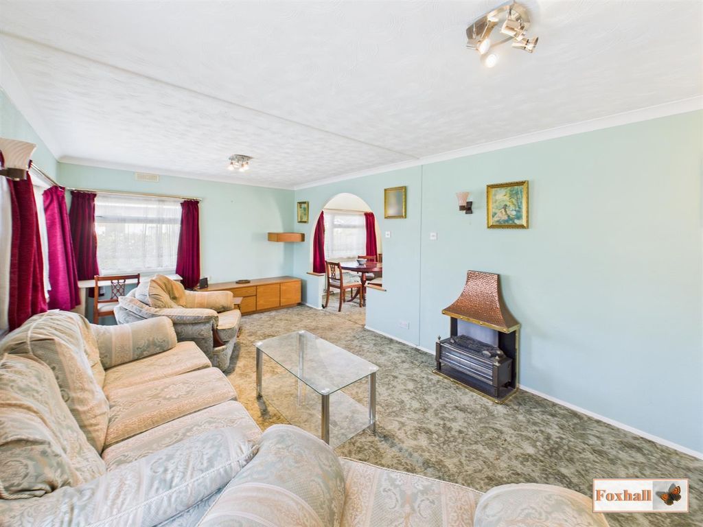 Property photo 2 of 17 Lounge / Diner