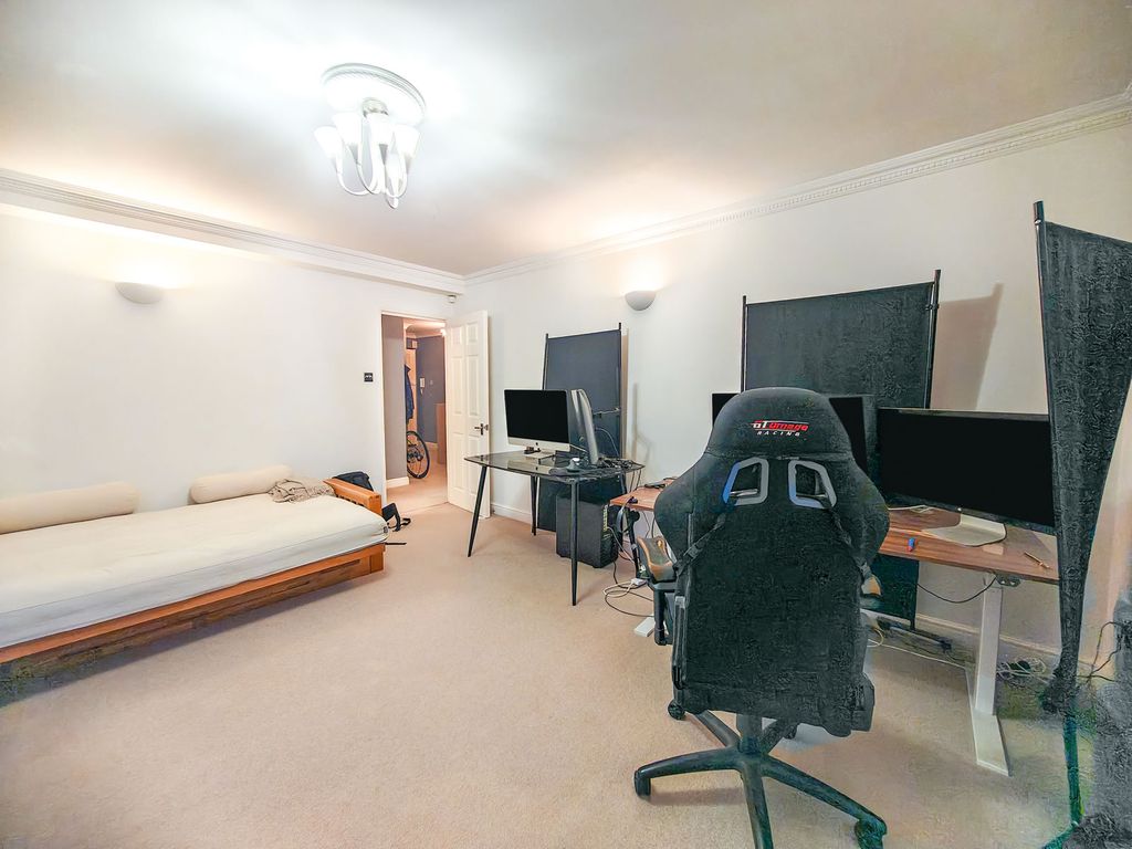 Property photo 2 of 11 Cheynect9585513-01-2026__16-56-22_Img_20260113_155809176_Hdr_Edited.Jpg