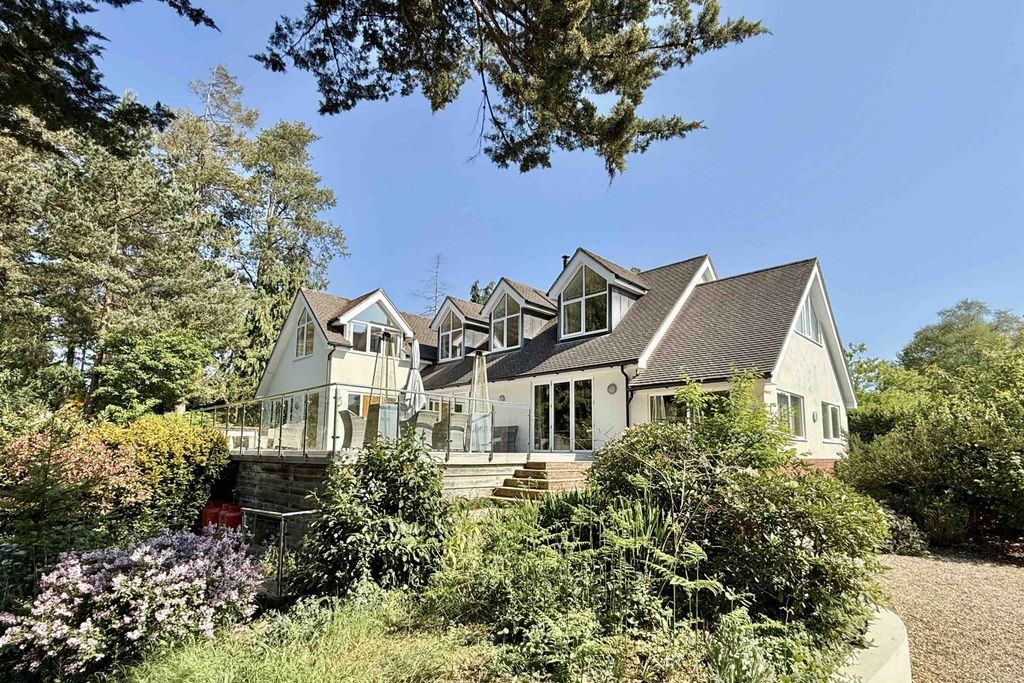 Property photo 1 of 36 6 Bedroom Detached House For Sale