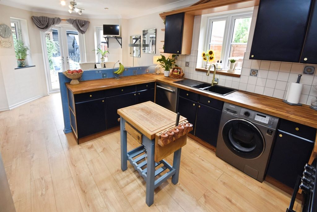 Property photo 2 of 19