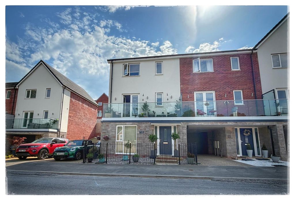 Property photo 1 of 32
