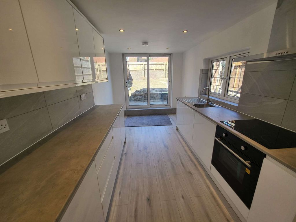 Property photo 2 of 20 Gallery