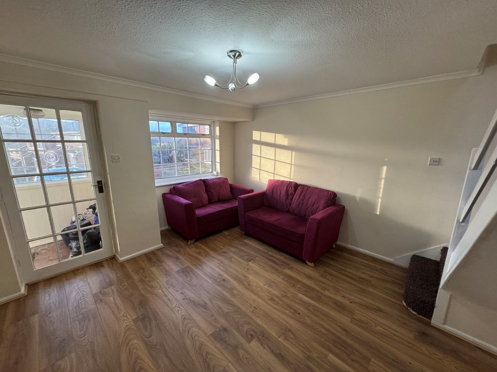 Property photo 2 of 6 Lounge