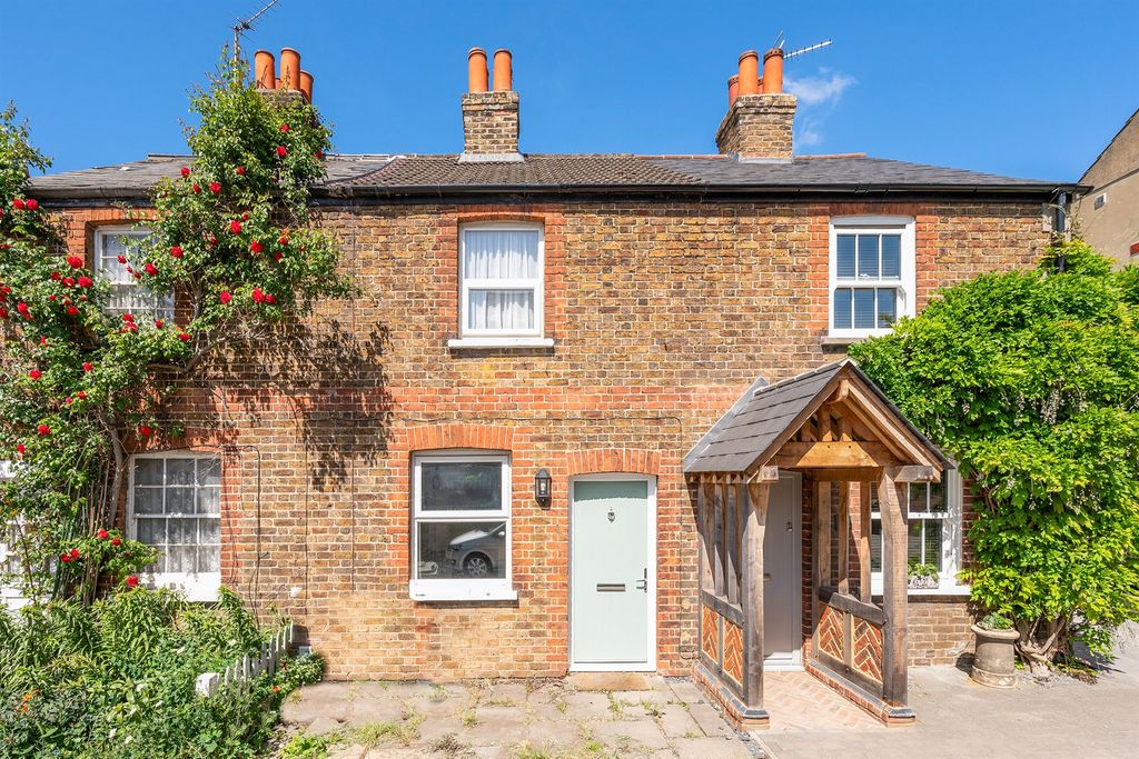 Property photo 1 of 8
