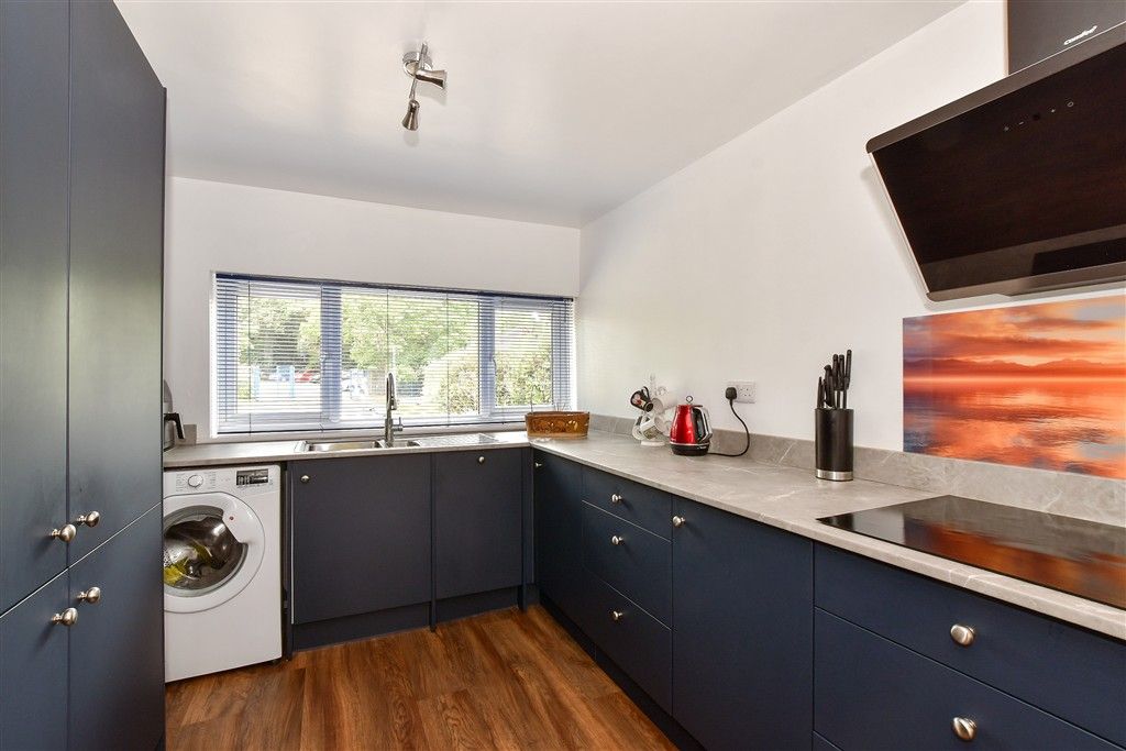 Property photo 3 of 10 Kitchen/ Dining Room