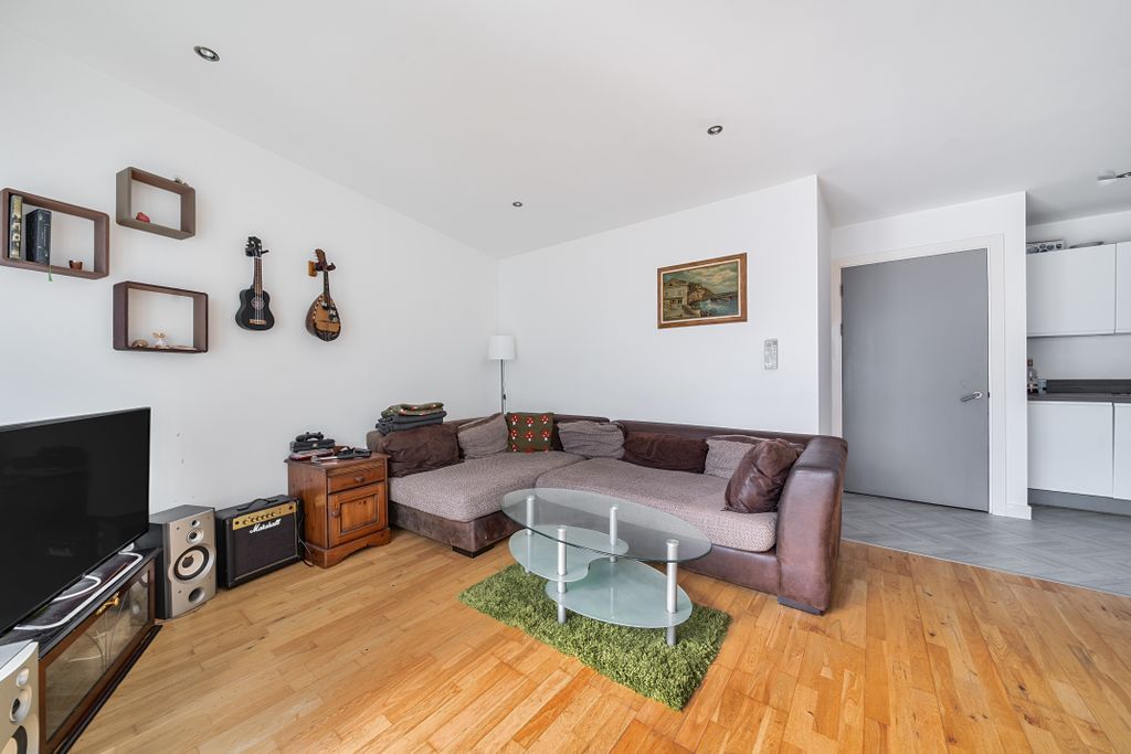 Property photo 2 of 15 Lounge