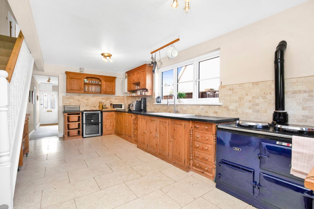 Property photo 2 of 33