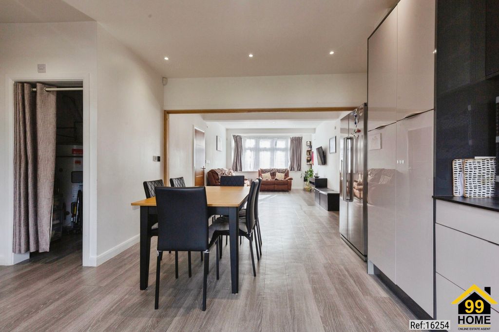 Property photo 3 of 19 Photo 2