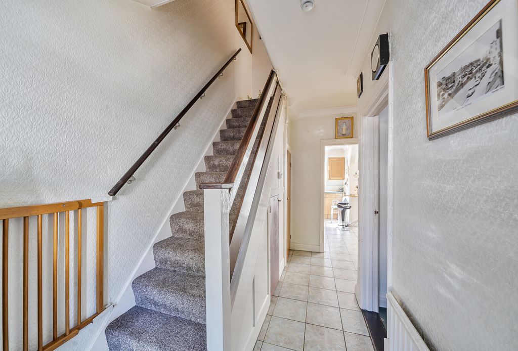 Property photo 2 of 14 1336708-10-68962A...