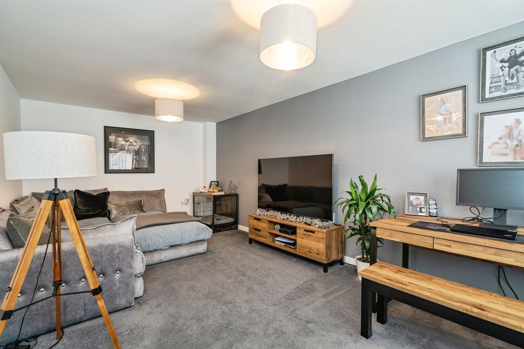 Property photo 3 of 19