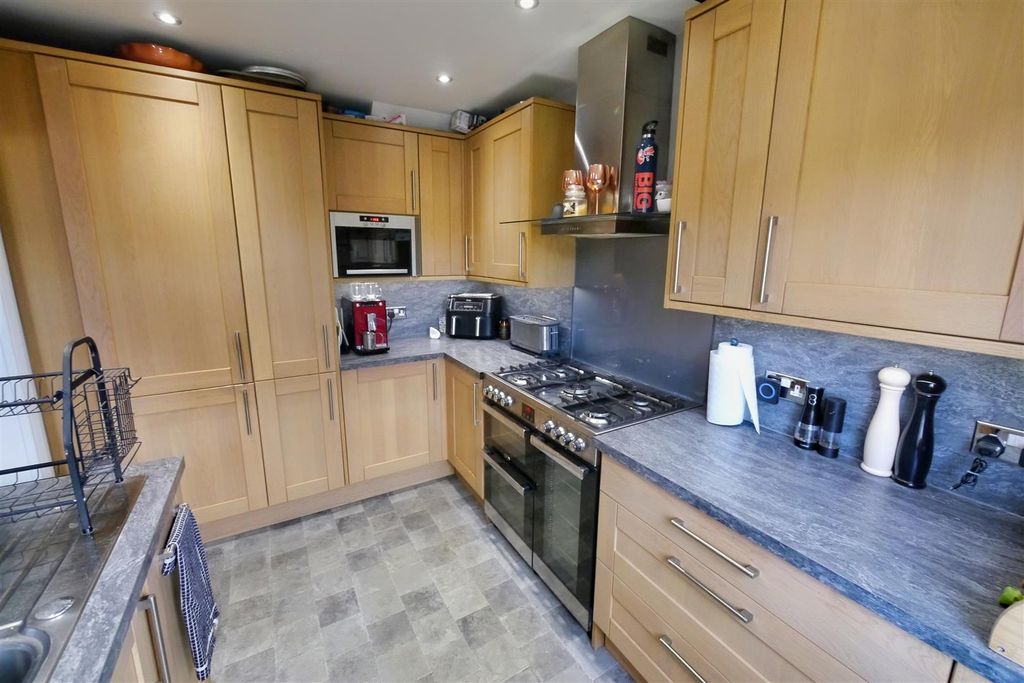 Property photo 3 of 14 Kitchen