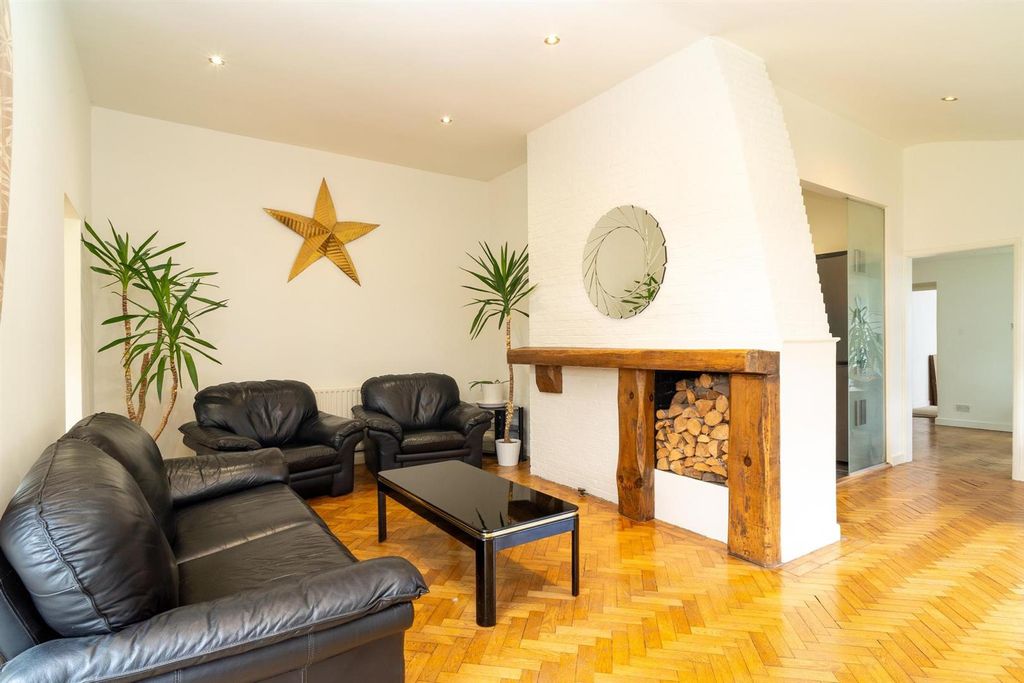 Property photo 2 of 18 008-12 Deacons Close.Jpg