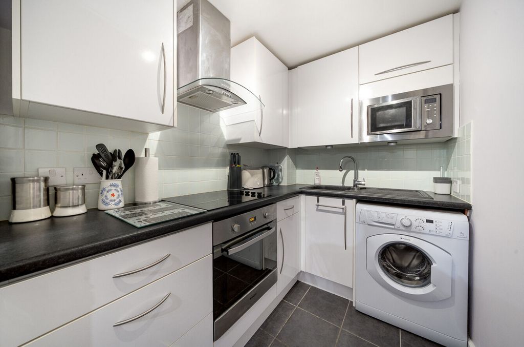 Property photo 2 of 8